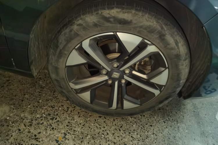 Used Baojun Valli 2021 1.5T Naqu Starry Sky CVT Flagship Model Right Front Wheel Hub