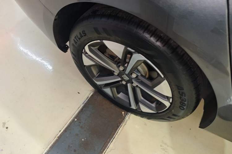 Used Baojun Valli 2021 1.5T Naqu Starry Sky CVT Flagship Model Right Rear Wheel Hub