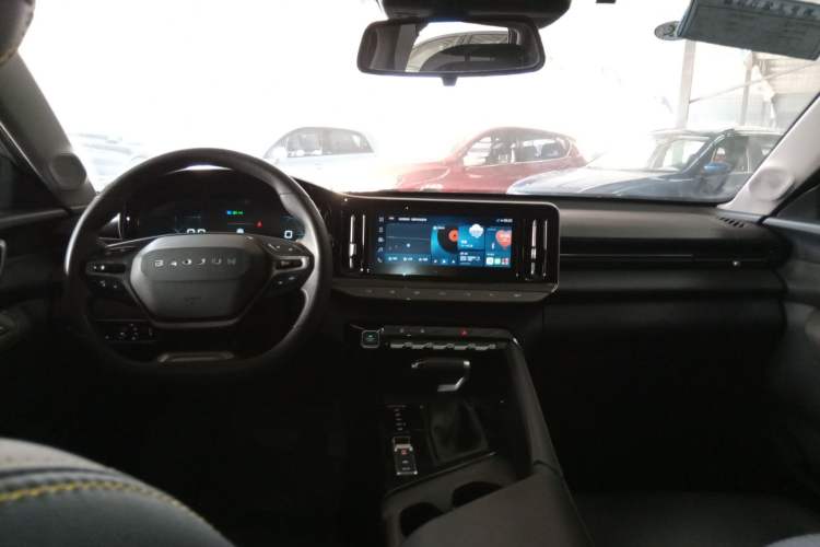 Used Baojun Valli 2021 1.5T Yili Pasture CVT Luxury Model Center Console