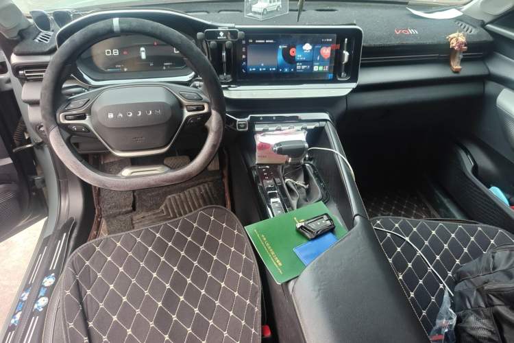 Used Baojun Valli 2021 1.5T Yili Pasture CVT Luxury Model Center Console