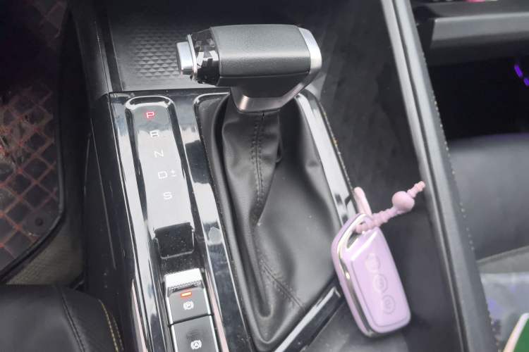 Used Baojun Valli 2021 1.5T Yili Pasture CVT Luxury Model Gear Lever