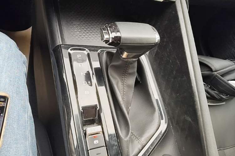 Used Baojun Valli 2021 1.5T Naqu Starry Sky CVT Flagship Model Gear Lever