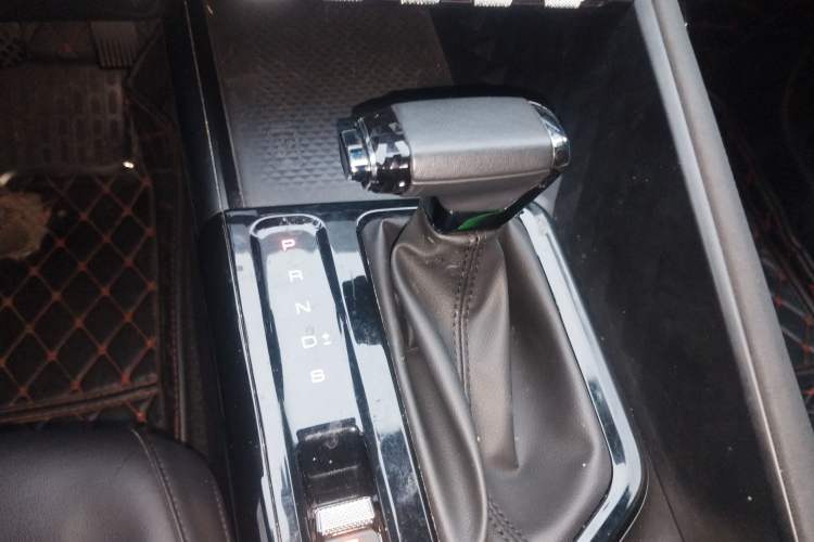 Used Baojun Valli 2021 1.5T Naqu Starry Sky CVT Flagship Model Gear Lever