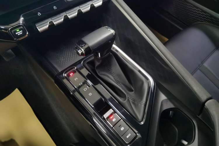 Used Baojun Valli 2021 1.5T Naqu Starry Sky CVT Flagship Model Gear Lever