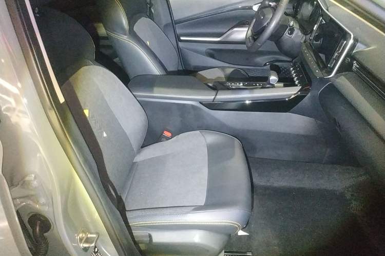 Used Baojun Valli 2021 1.5T Yili Pasture CVT Luxury Model Right Front Seat