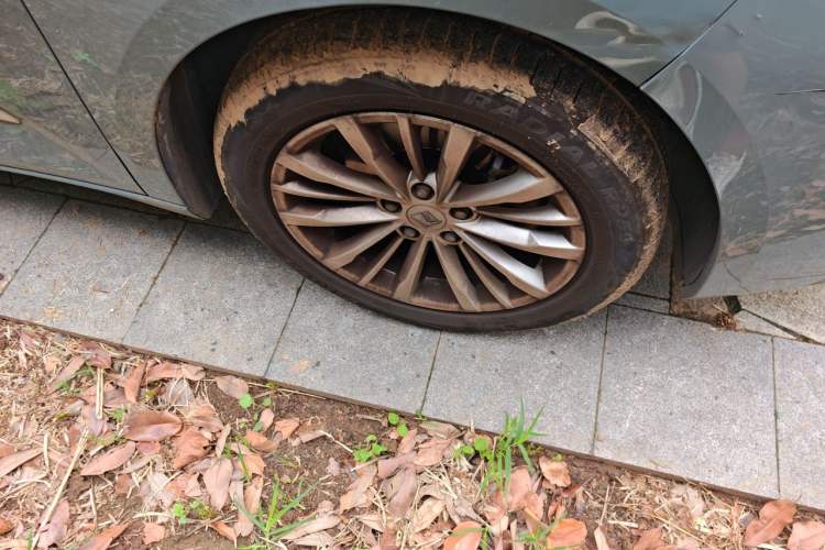 Used Baojun Valli 2021 1.5T Dali Sky CVT Premium Edition Right Front Wheel Hub