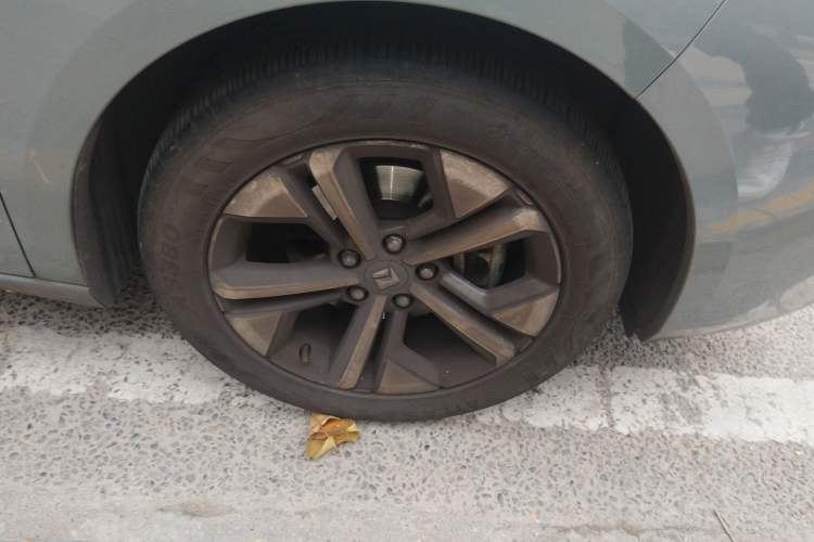 Used Baojun Valli 2021 1.5T Naqu Starry Sky CVT Flagship Model Right Front Wheel Hub