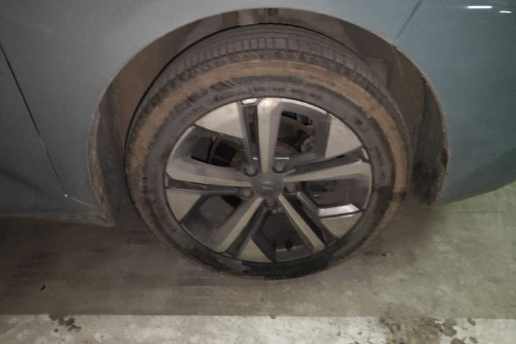 Used Baojun Valli 2021 1.5T Naqu Starry Sky CVT Flagship Model Right Front Wheel Hub