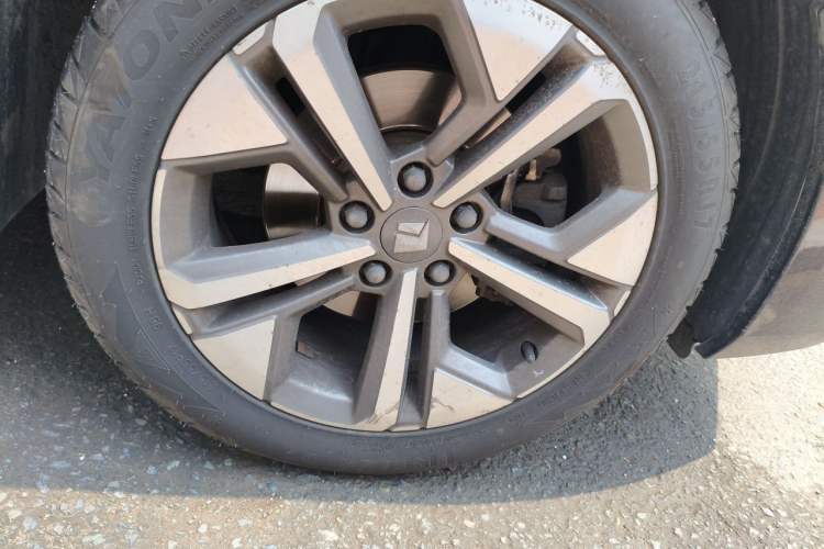 Used Baojun Valli 2021 1.5T Naqu Starry Sky CVT Flagship Model Right Front Wheel Hub