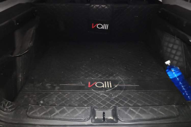 Used Baojun Valli 2021 1.5T Naqu Starry Sky CVT Flagship Model Trunk
