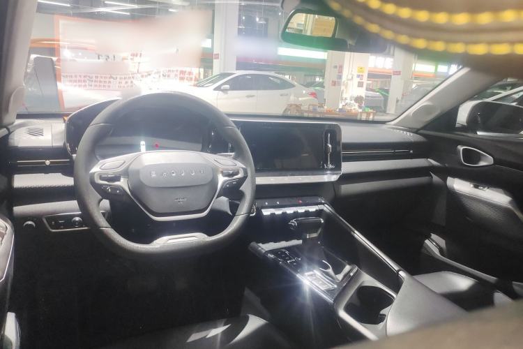 Used Baojun Valli 2021 1.5T Yili Pasture CVT Luxury Model Center Console