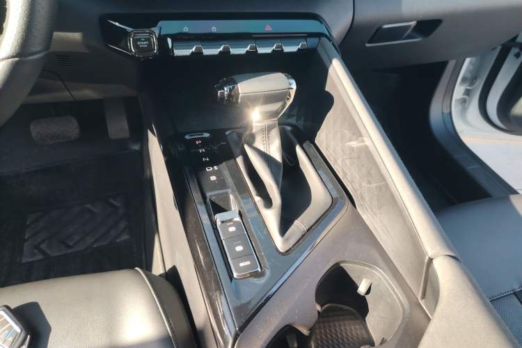 Used Baojun Valli 2021 1.5T Dali Sky CVT Premium Edition Gear Lever