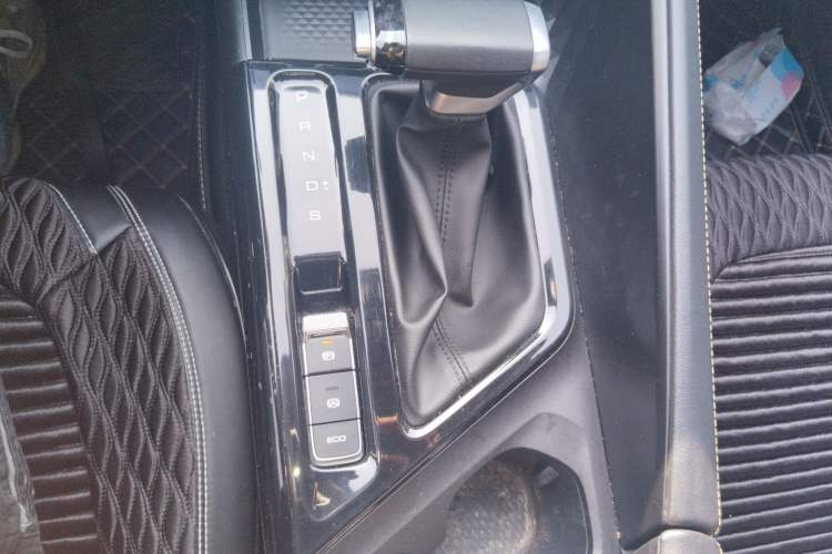 Used Baojun Valli 2021 1.5T Yili Pasture CVT Luxury Model Gear Lever