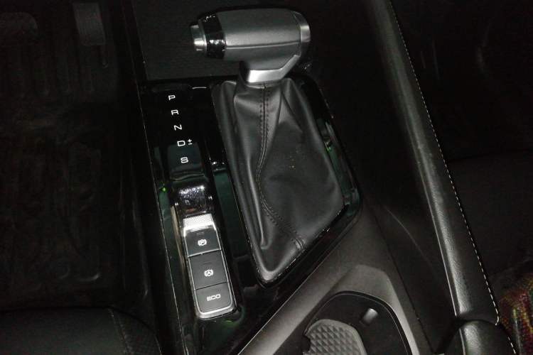 Used Baojun Valli 2021 1.5T Yili Pasture CVT Luxury Model Gear Lever