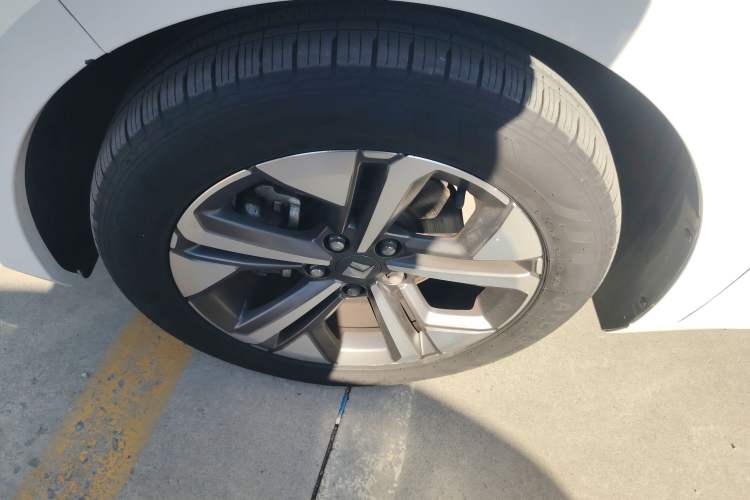Used Baojun Valli 2021 1.5T Dali Sky CVT Premium Edition Left Front Wheel Hub
