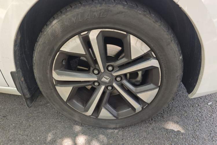 Used Baojun Valli 2021 1.5T Naqu Starry Sky CVT Flagship Model Right Front Wheel Hub