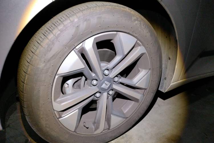 Used Baojun Valli 2021 1.5T Naqu Starry Sky CVT Flagship Model Right Front Wheel Hub
