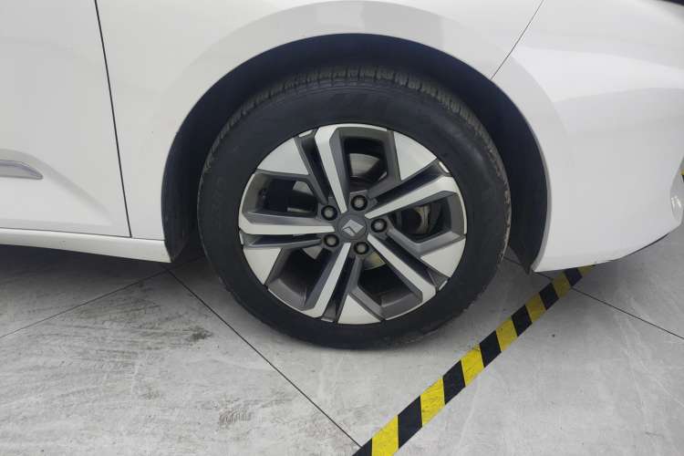Used Baojun Valli 2021 1.5T Naqu Starry Sky CVT Flagship Model Right Front Wheel Hub