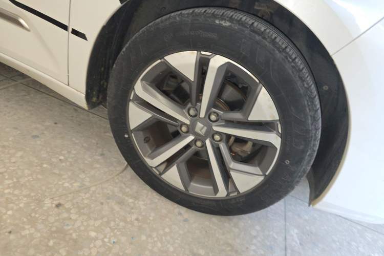 Used Baojun Valli 2021 1.5T Naqu Starry Sky CVT Flagship Model Right Front Wheel Hub
