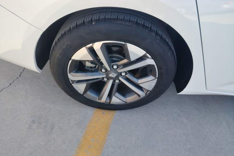 Used Baojun Valli 2021 1.5T Dali Sky CVT Premium Edition Right Rear Wheel Hub