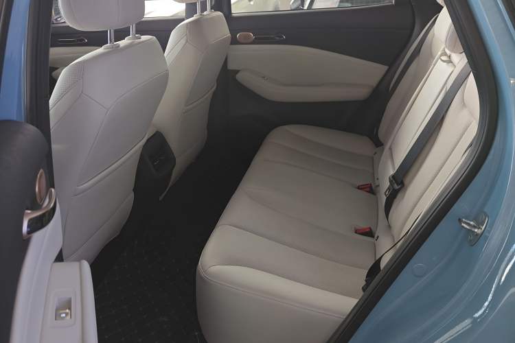 Used Baojun Yunhai 2024 600km Pure Electric Version Left Rear Seat