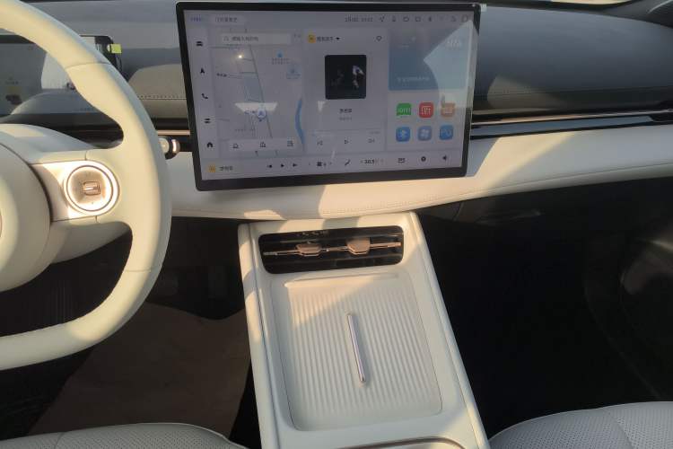 Used Baojun Yunhai 2024 600km Pure Electric Version Audio And AC Panel