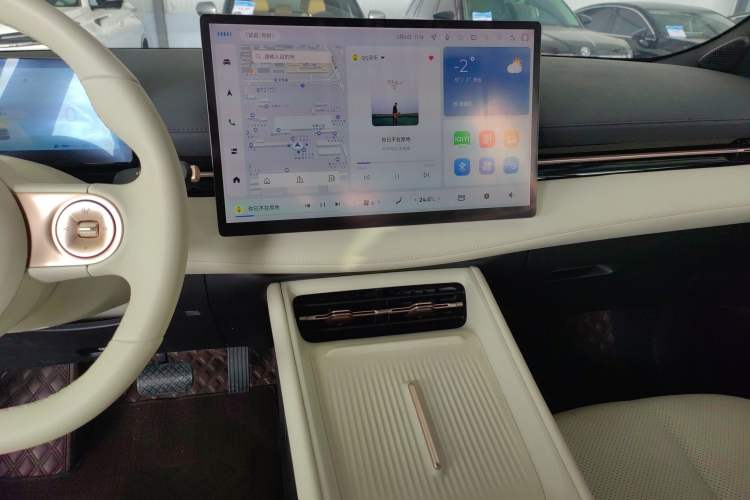 Used Baojun Yunhai 2024 140km Plug-in Hybrid Version Audio And AC Panel
