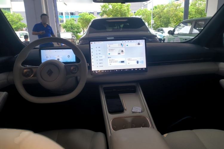Used Baojun Yunhai 2024 140km Plug-in Hybrid Version Center Console