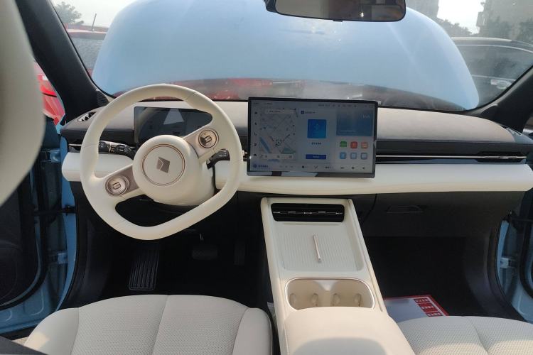 Used Baojun Yunhai 2024 140km Plug-in Hybrid Version Center Console