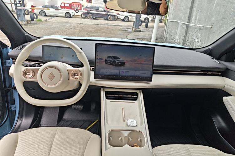 Used Baojun Yunhai 2024 140km Plug-in Hybrid Version Center Console