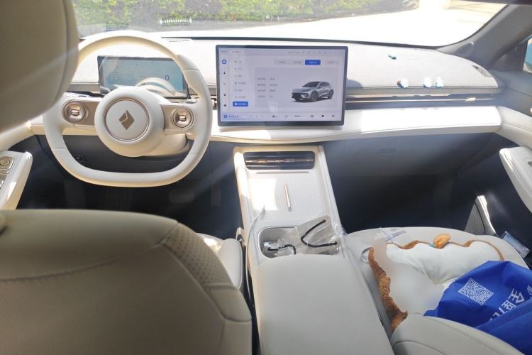 Used Baojun Yunhai 2024 60km Plug-in Hybrid Version Center Console
