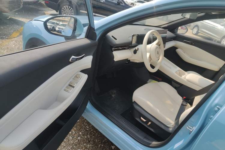 Used Baojun Yunhai 2024 140km Plug-in Hybrid Version Driver Seat