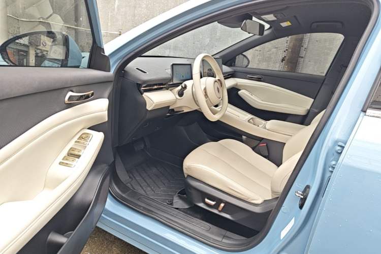 Used Baojun Yunhai 2024 140km Plug-in Hybrid Version Driver Seat