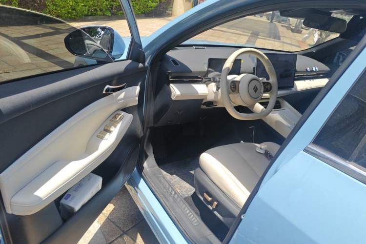 Used Baojun Yunhai 2024 60km Plug-in Hybrid Version Driver Seat