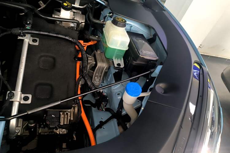 Used Baojun Yunhai 2024 140km Plug-in Hybrid Version Engine Bay Left