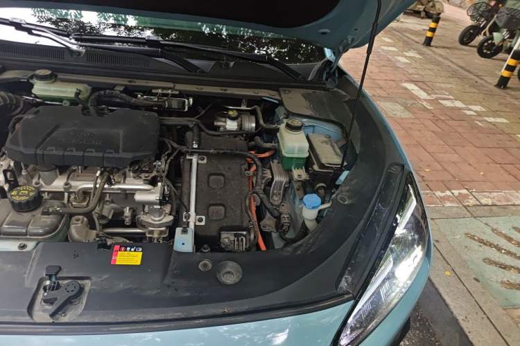 Used Baojun Yunhai 2024 140km Plug-in Hybrid Version Engine Bay Left