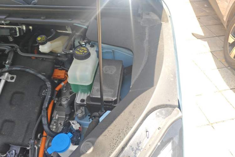 Used Baojun Yunhai 2024 60km Plug-in Hybrid Version Engine Bay Left