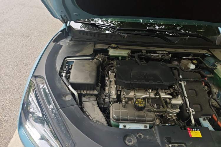 Used Baojun Yunhai 2024 140km Plug-in Hybrid Version Engine Bay Right