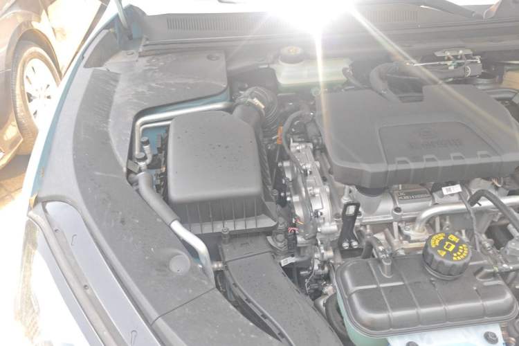 Used Baojun Yunhai 2024 60km Plug-in Hybrid Version Engine Bay Right