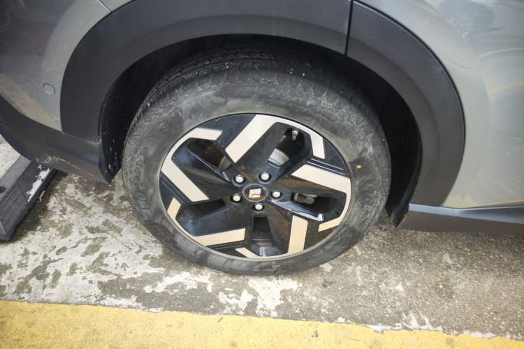 Used Baojun Yunhai 2024 140km Plug-in Hybrid Version Exterior 5