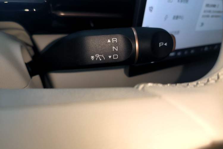 Used Baojun Yunhai 2024 140km Plug-in Hybrid Version Gear Lever