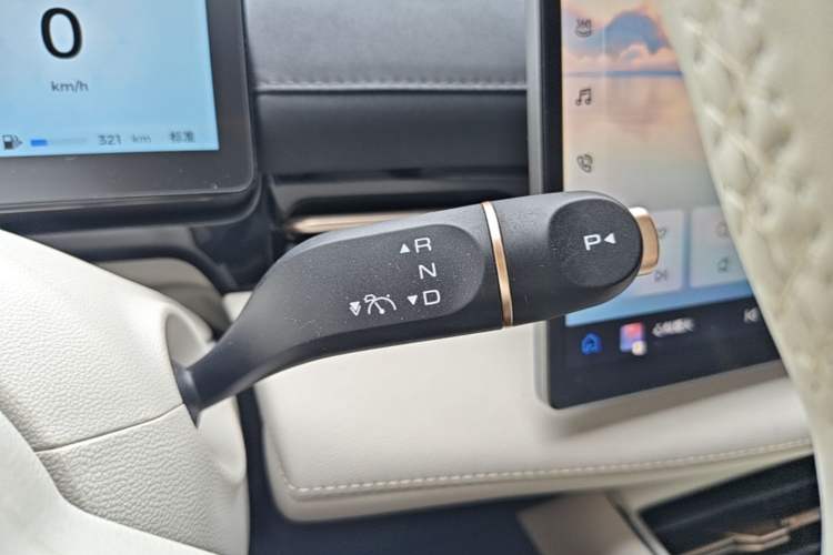 Used Baojun Yunhai 2024 140km Plug-in Hybrid Version Gear Lever