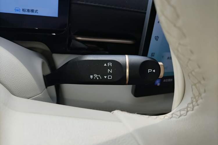Used Baojun Yunhai 2024 600km Pure Electric Version Gear Lever