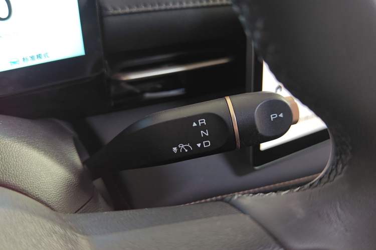Used Baojun Yunhai 2024 600km Pure Electric Version Gear Lever