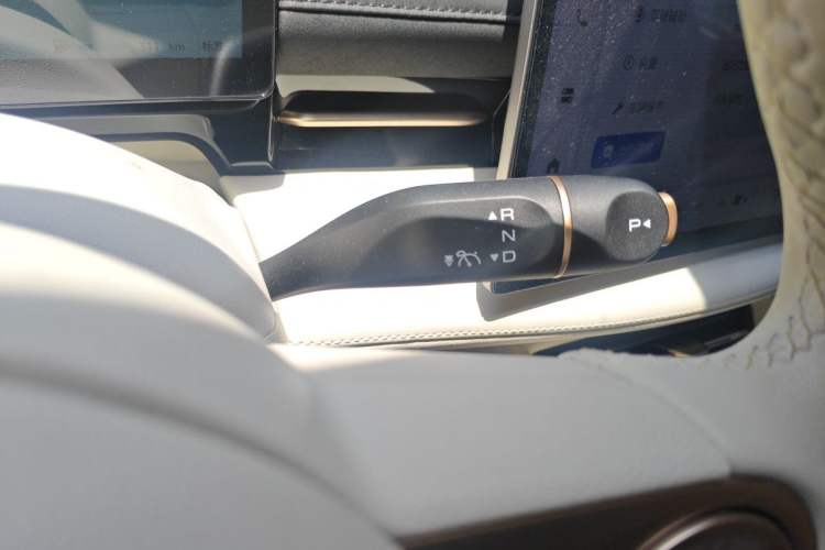 Used Baojun Yunhai 2024 60km Plug-in Hybrid Version Gear Lever