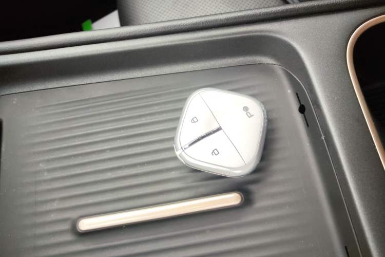 Used Baojun Yunhai 2024 140km Plug-in Hybrid Version Interior 1