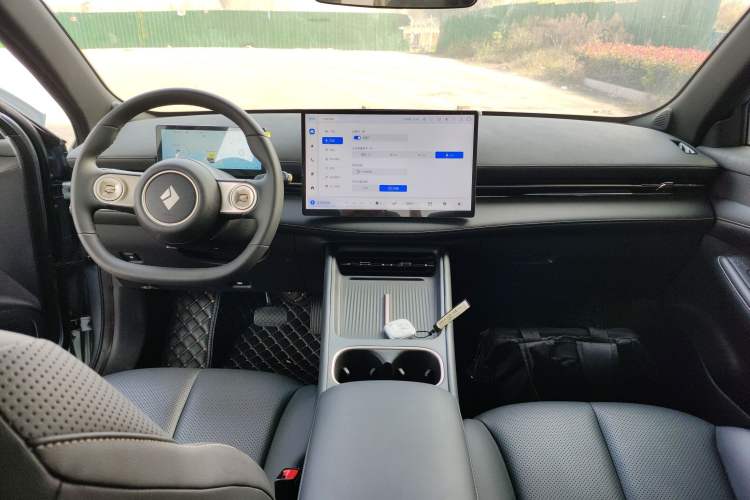 Used Baojun Yunhai 2024 140km Plug-in Hybrid Version Interior 2