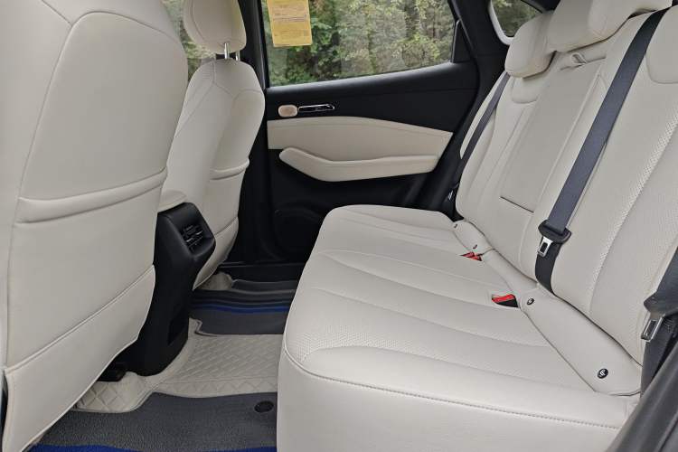 Used Baojun Yunhai 2024 600km Pure Electric Version Interior 3