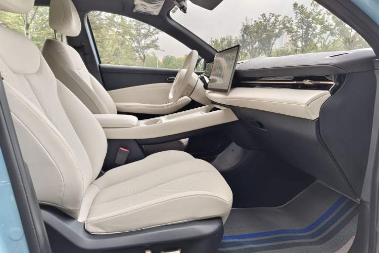 Used Baojun Yunhai 2024 600km Pure Electric Version Interior 6