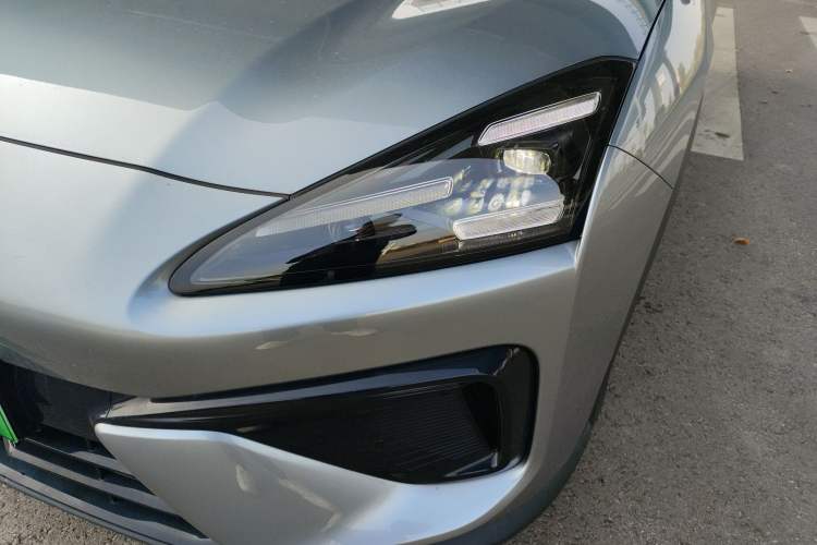Used Baojun Yunhai 2024 140km Plug-in Hybrid Version Left Front Headlight